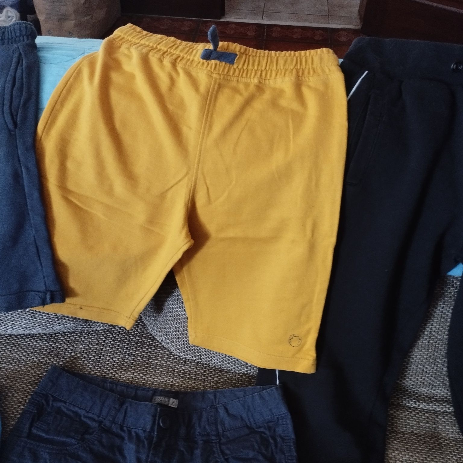 Roupa de rapaz em muito bom estado