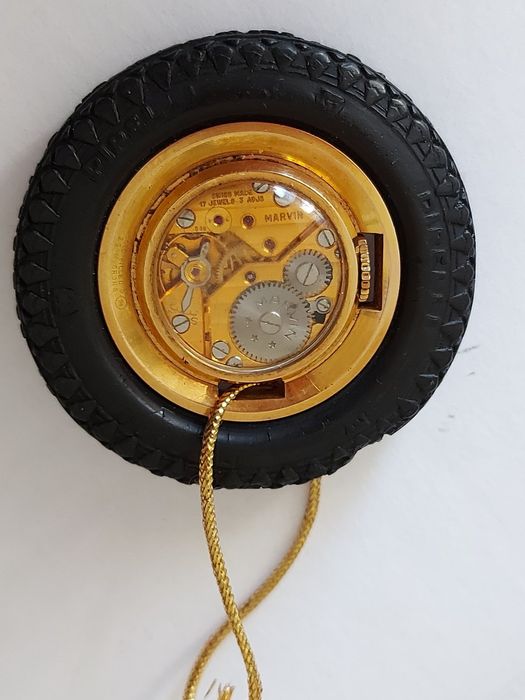 Швейцарський механічний вінтажний годинник -брелок " MARVIN". Вишукани