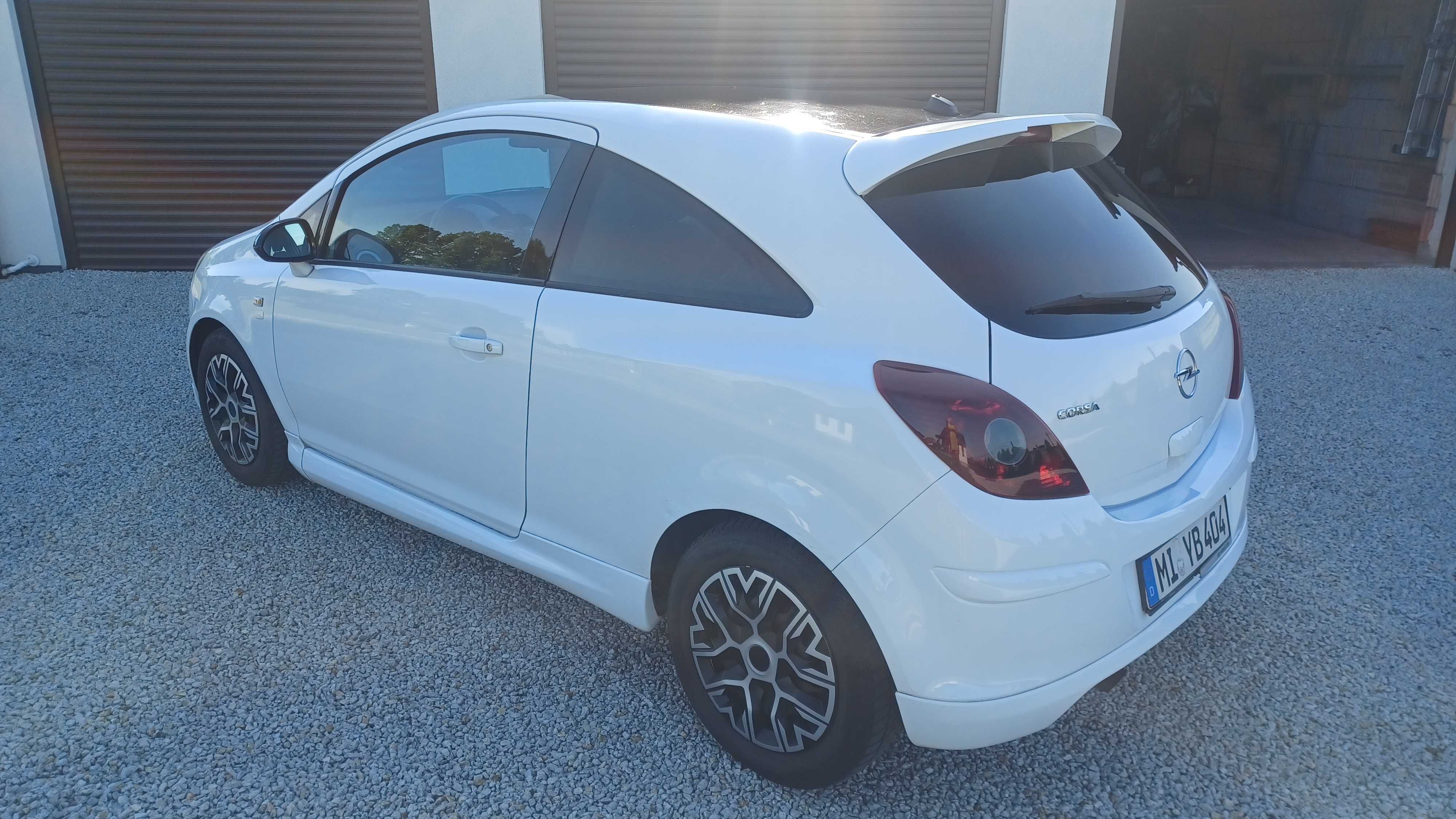 Opel corsa D 1.4 benzyna, klima opc line
