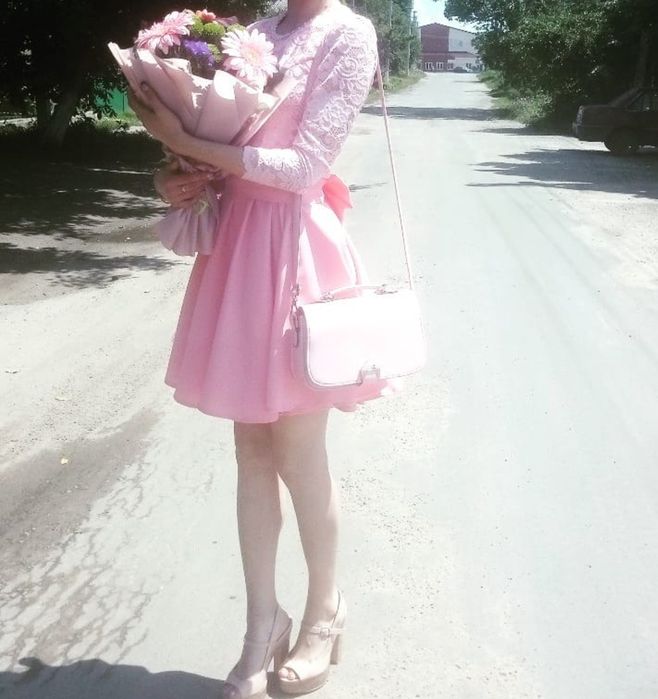 Рожева святкова сукня