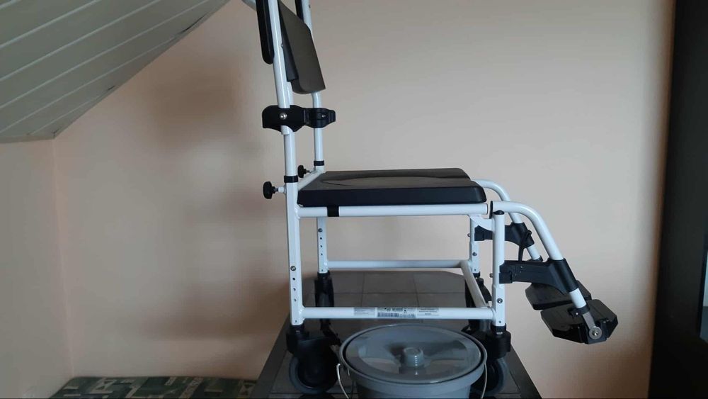 Wózek toaletowo prysznicowy