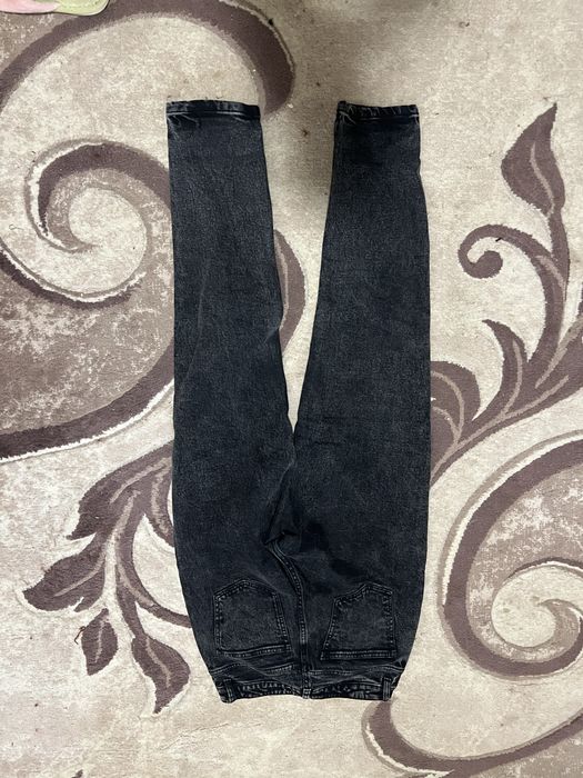 джинсы с вышивкой джери