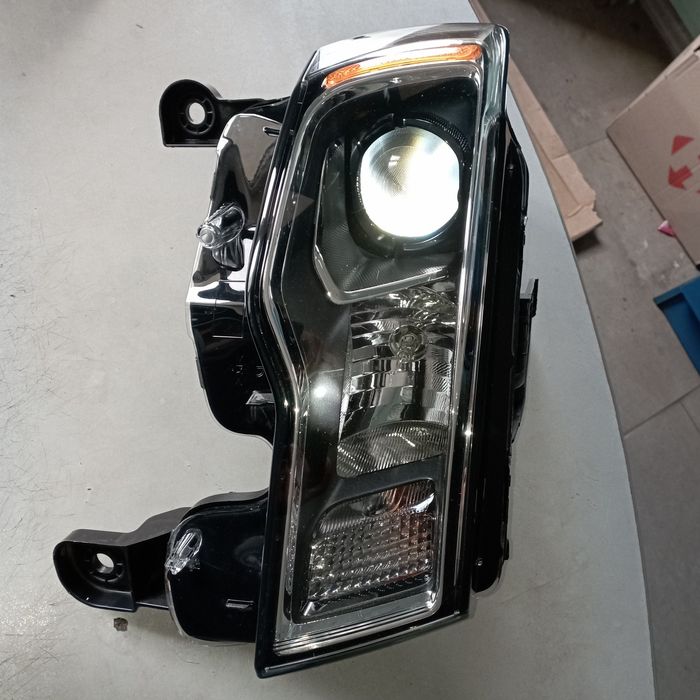 Фара права хром галоген Jeep Grand Cherokee WK2 16-