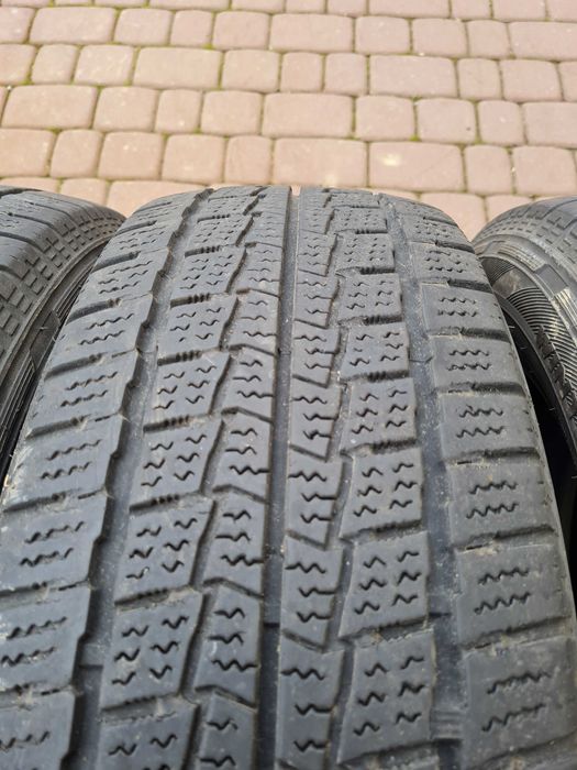 Opony Hankook Winter RW06  215/60/17 C 109/107T  7mm
