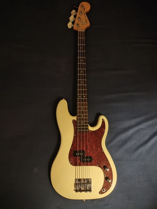 Gitara basowa precision bass