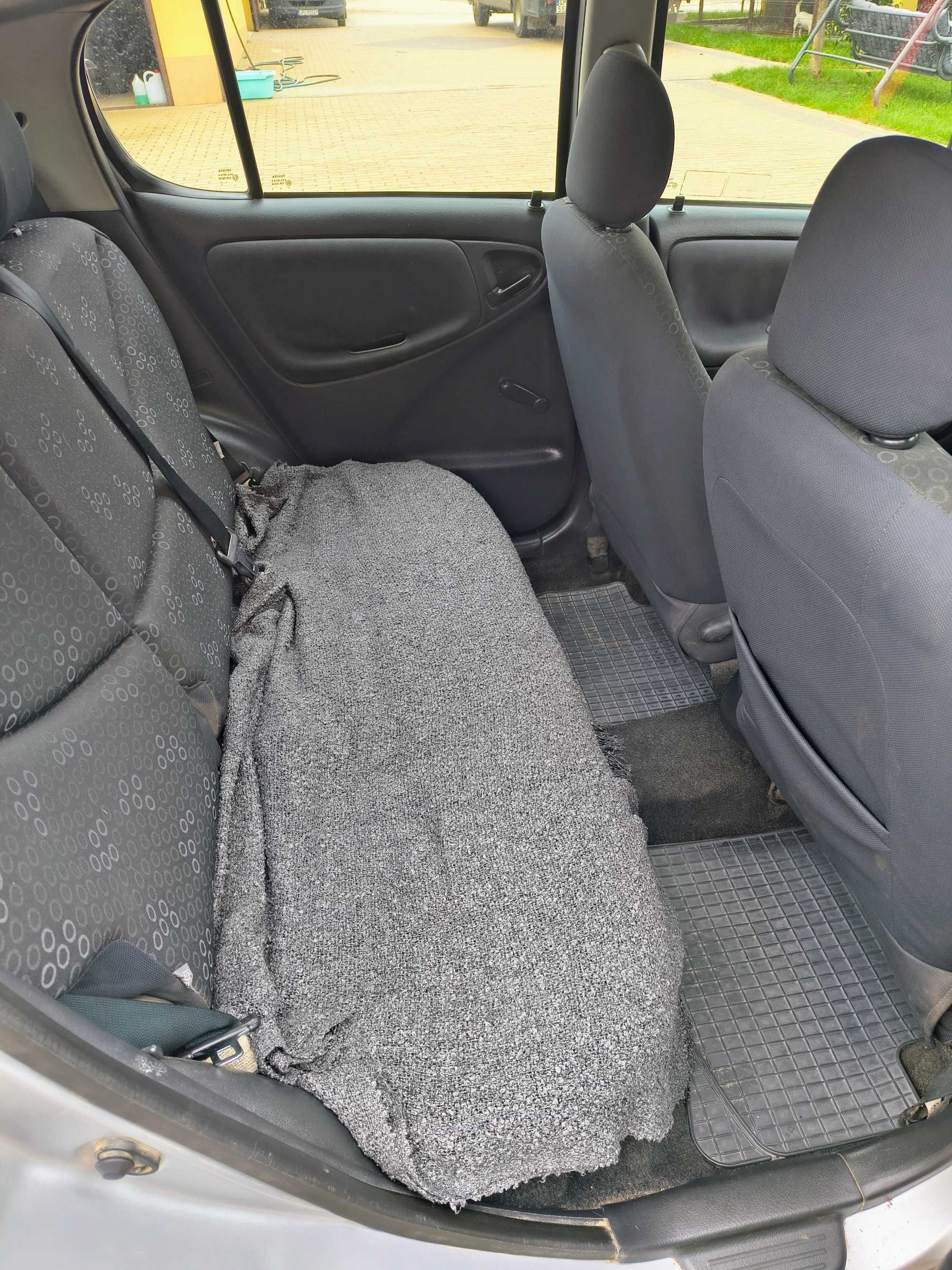 Toyota Yaris 1.0 benzyna 2005