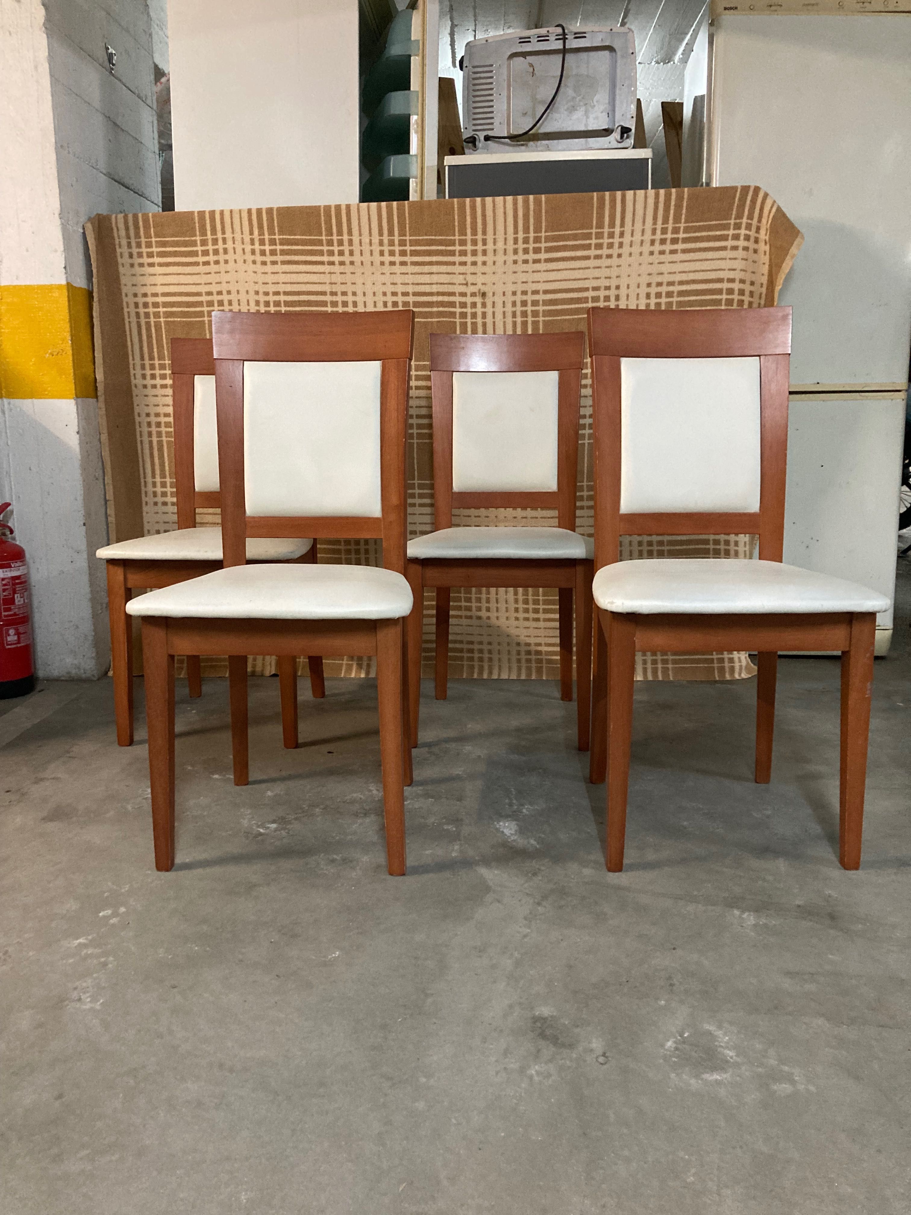 Mesa de Sala e 4 Cadeiras