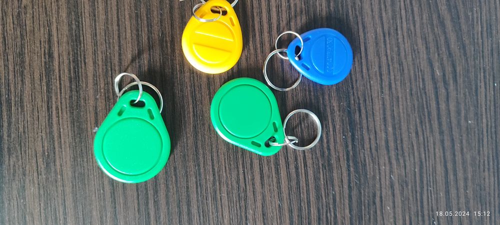 Kopiowanie pestek kart RFID domofon, bramki czip chip