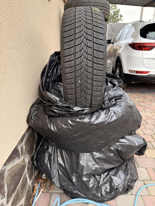 Зимова резина 235/50R20