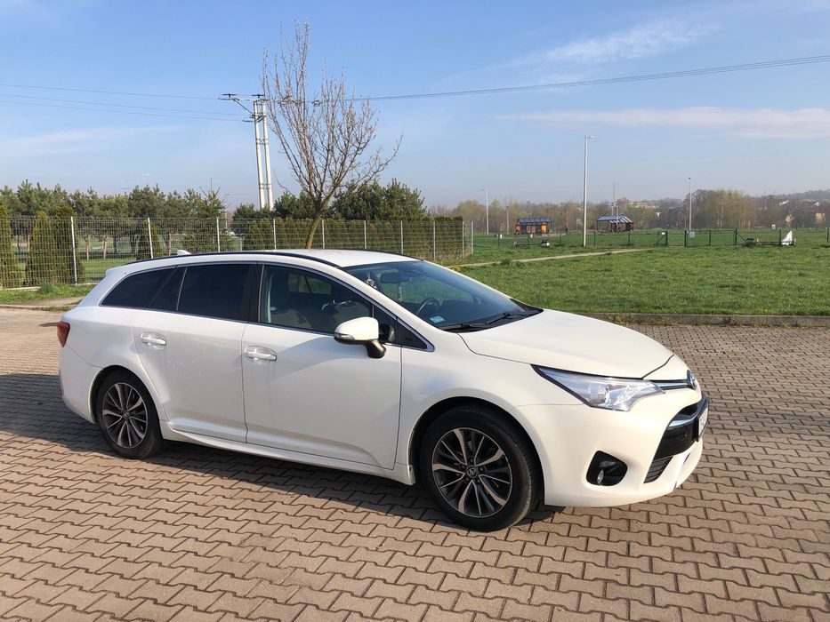 Toyota Avensis 2017 benzyna + Lpg STAG + hak