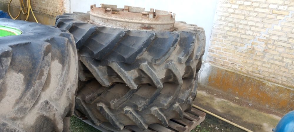 Kola 520 /70R38 z felgami do blizniakow