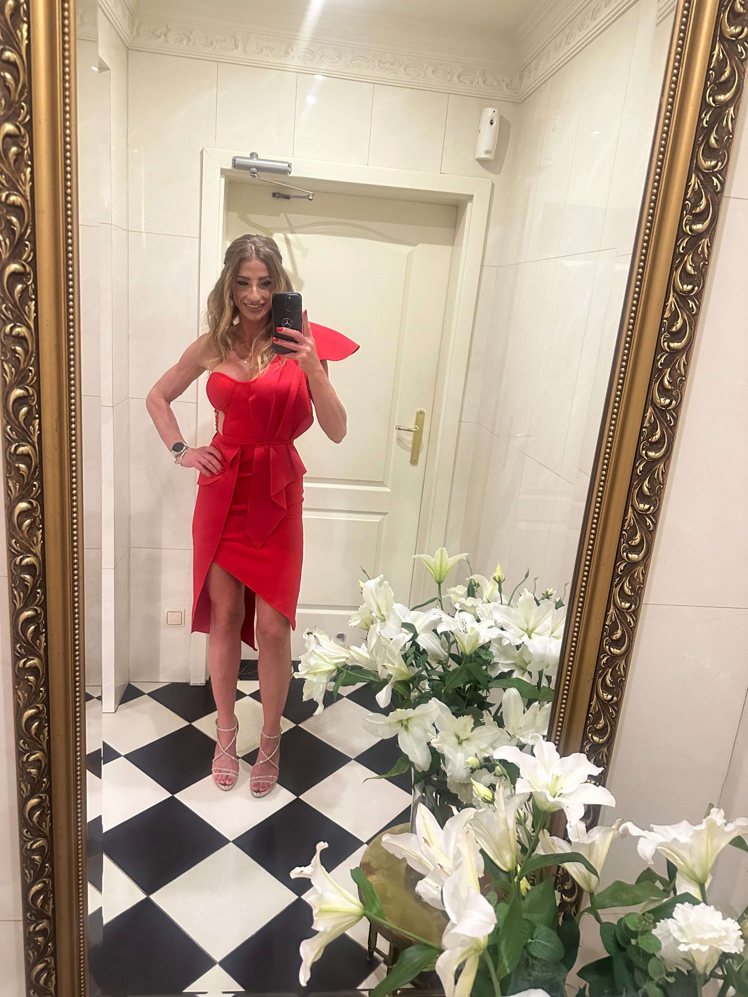 Sukienka czerwona dopasowana butik Mbella r.36