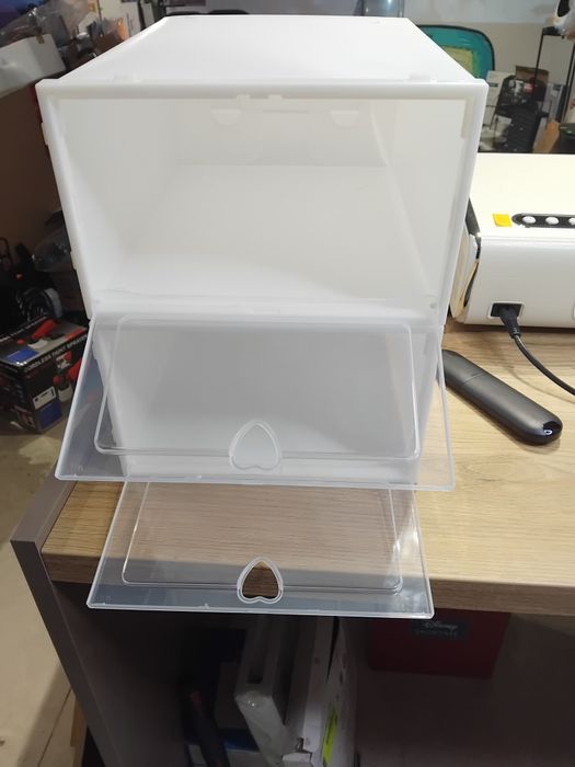 Бокс контейнер з дверцятами