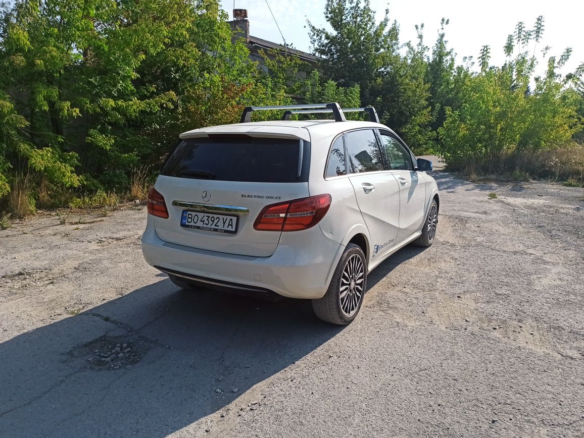 Автомобіль електричний Mercedes Benz b class