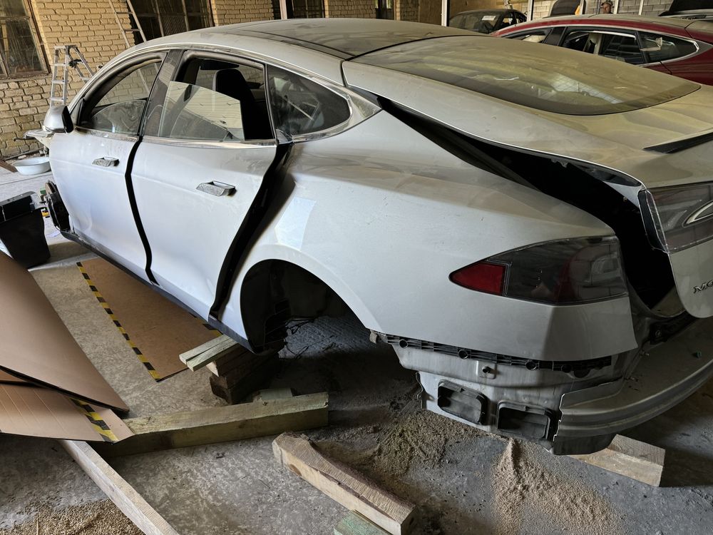 Tesla Model S MS Кришка Багажника Ляда Бампер Фонарь. РАЗБОРКА