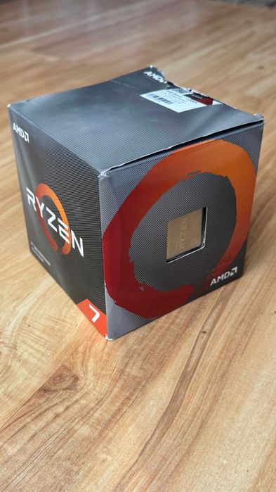 AMD Ryzen 7 3700X + кулер Wraith Prism (боксовий)