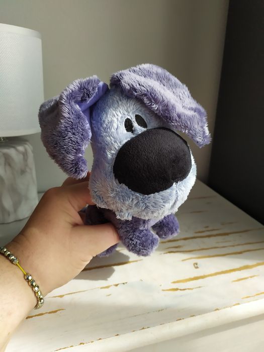 Pies piesek fioletowy maskotka pluszak przytulanka Woezel & Pip