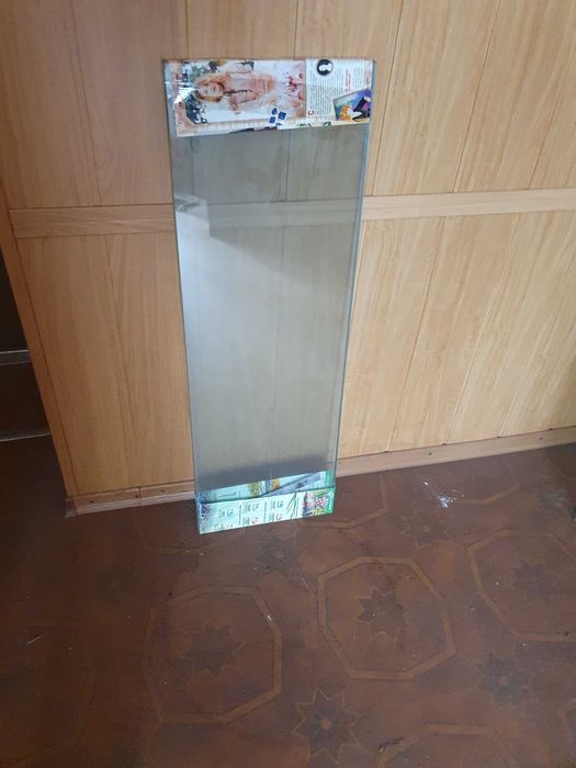 продаю ПОЛКИ (металл и стекло) для торговое оборудование