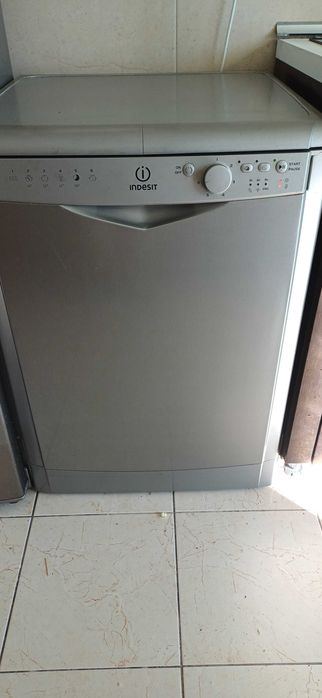 Máquina lavar loiça indesit inox