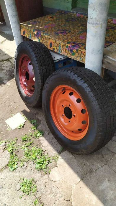 Пара колес на ниву зима (майже нові) 215/65/R16