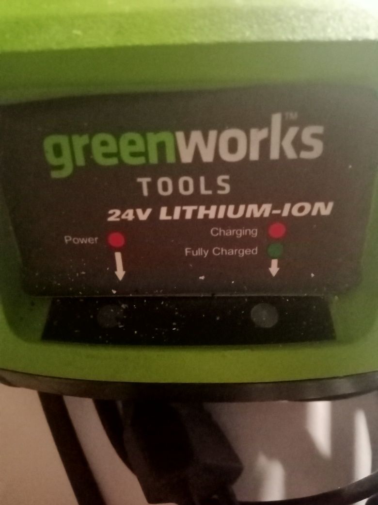 Ładowarka do akumulatorów marki greenworks 24v