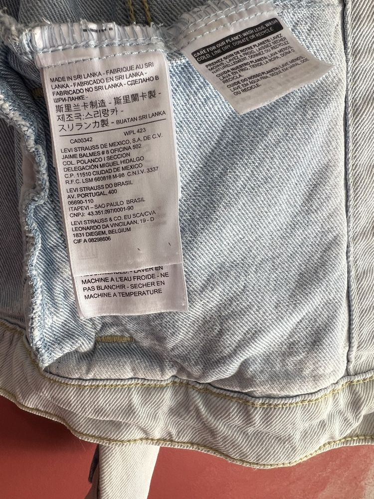 kurtka katana jeansowa jasna z haftem kwiaty na rękawach Levi’s S