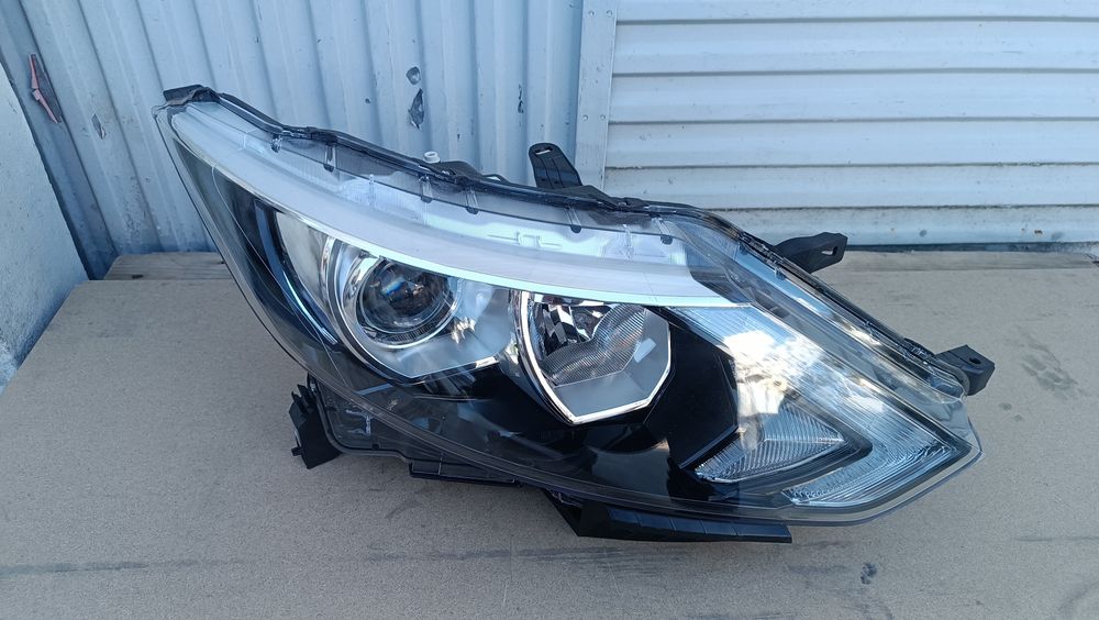 Vendo farol direito de Nissan Qashqai J11 ano 2013/17