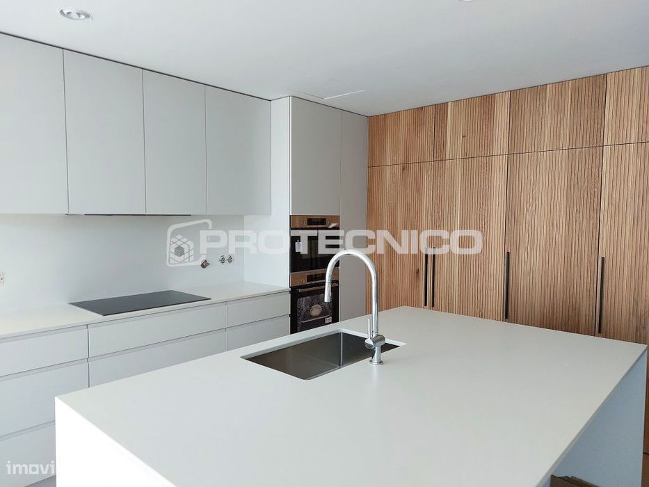 Moradia T4+1 de Luxo – Esgueira