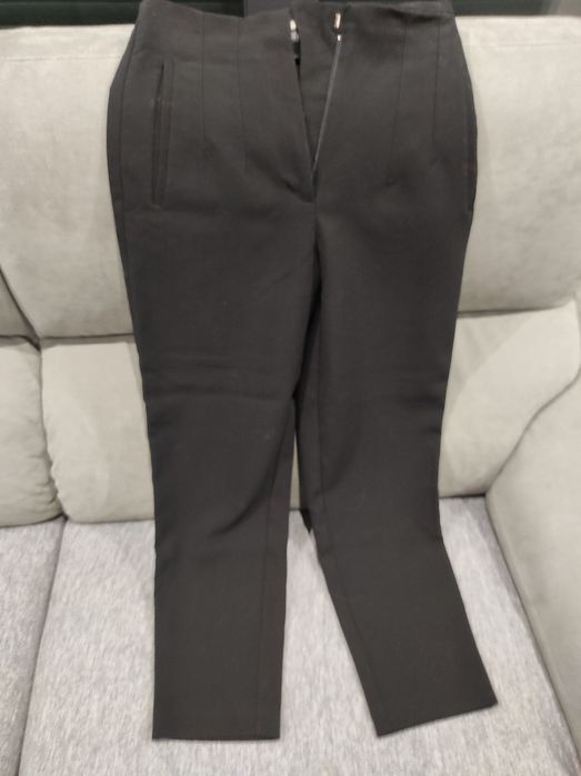 Czarne damskie eleganckie spodnie marki Zara rozmiar S