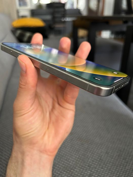 iPhone 15 pro Max como novo