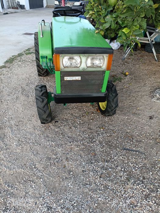 tractor FERRARI T93 com motor  para ser reconstruído