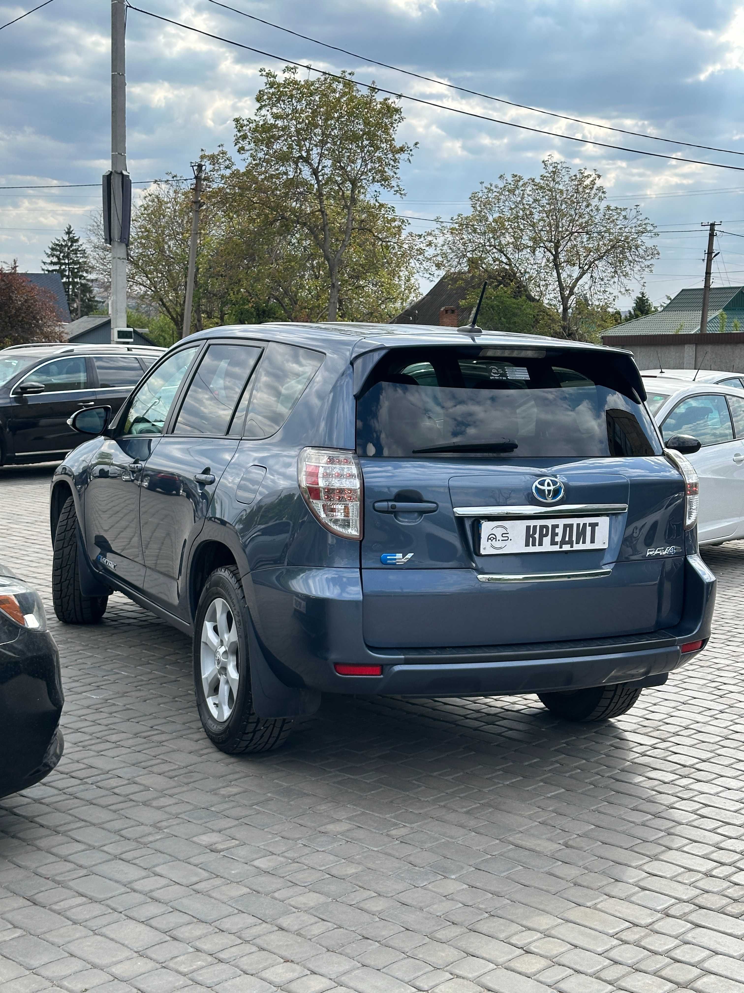 Продам Toyota RAV 4 EV 2013 рік можлива розстрочка,кредит,обмін!