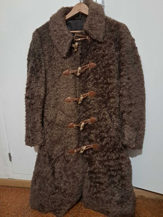 Casaco comprido em pele