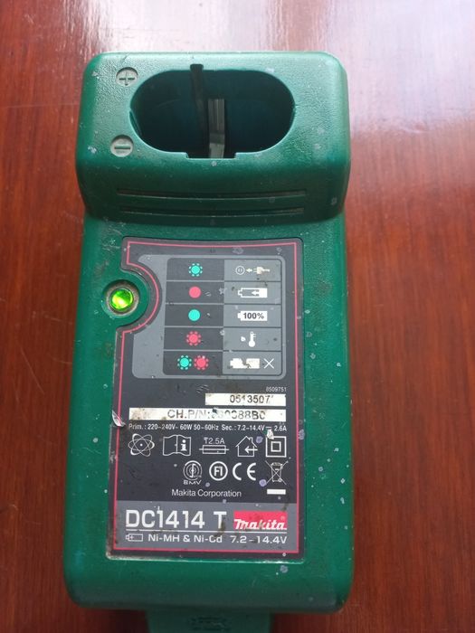 Зарядка для аккамулятора шуруповерта Makita 7.2-14.4V