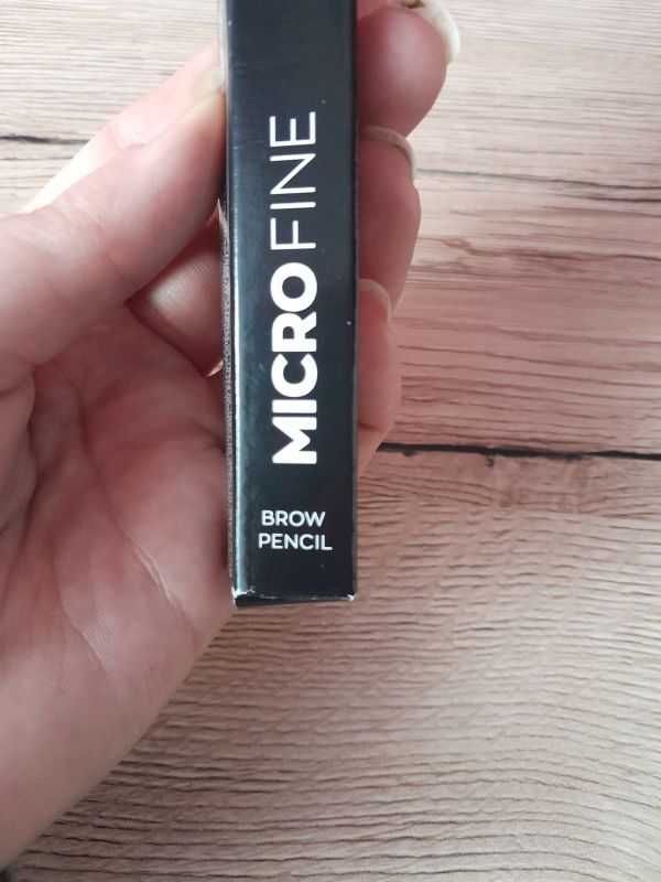 Kredka do brwi Avon Micro Fine 0,13g Light Brown.