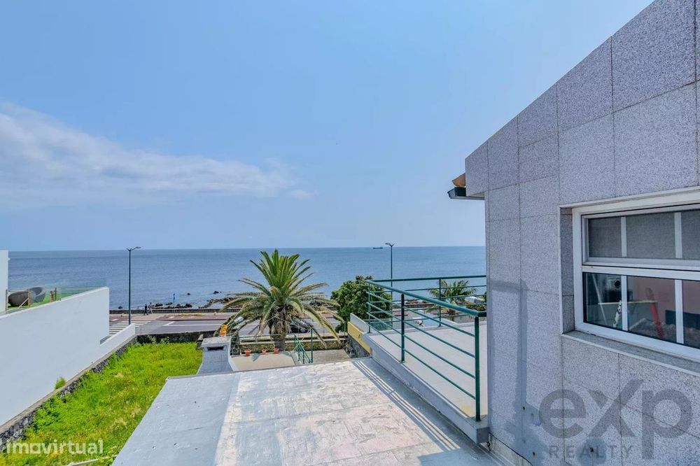 Moradia 3 entradas independentes, Vista Mar Ininterrupta e Rendimento
