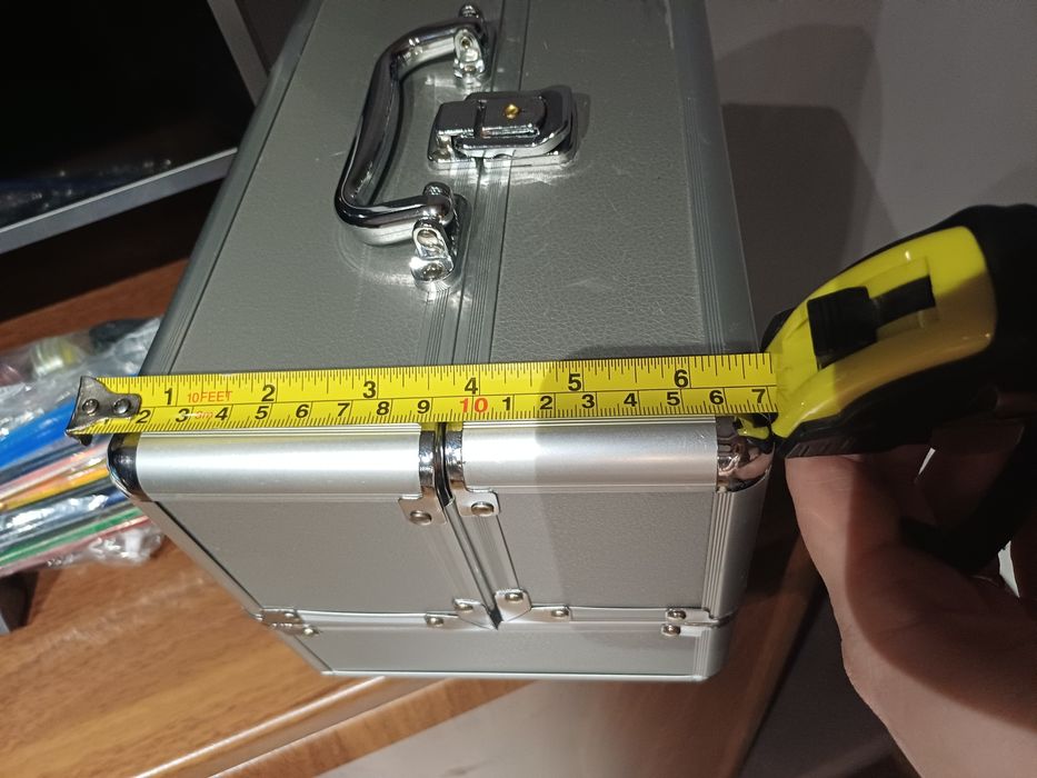 Kuferek na przyrządy do stylizacji paznokci z zawartością