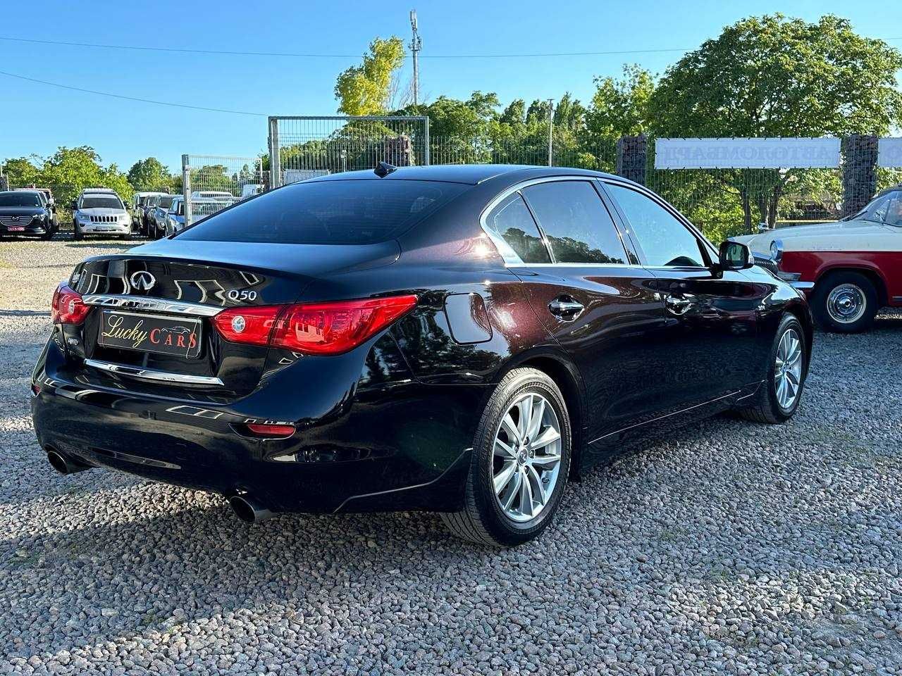 Авто Infiniti Q50 2016