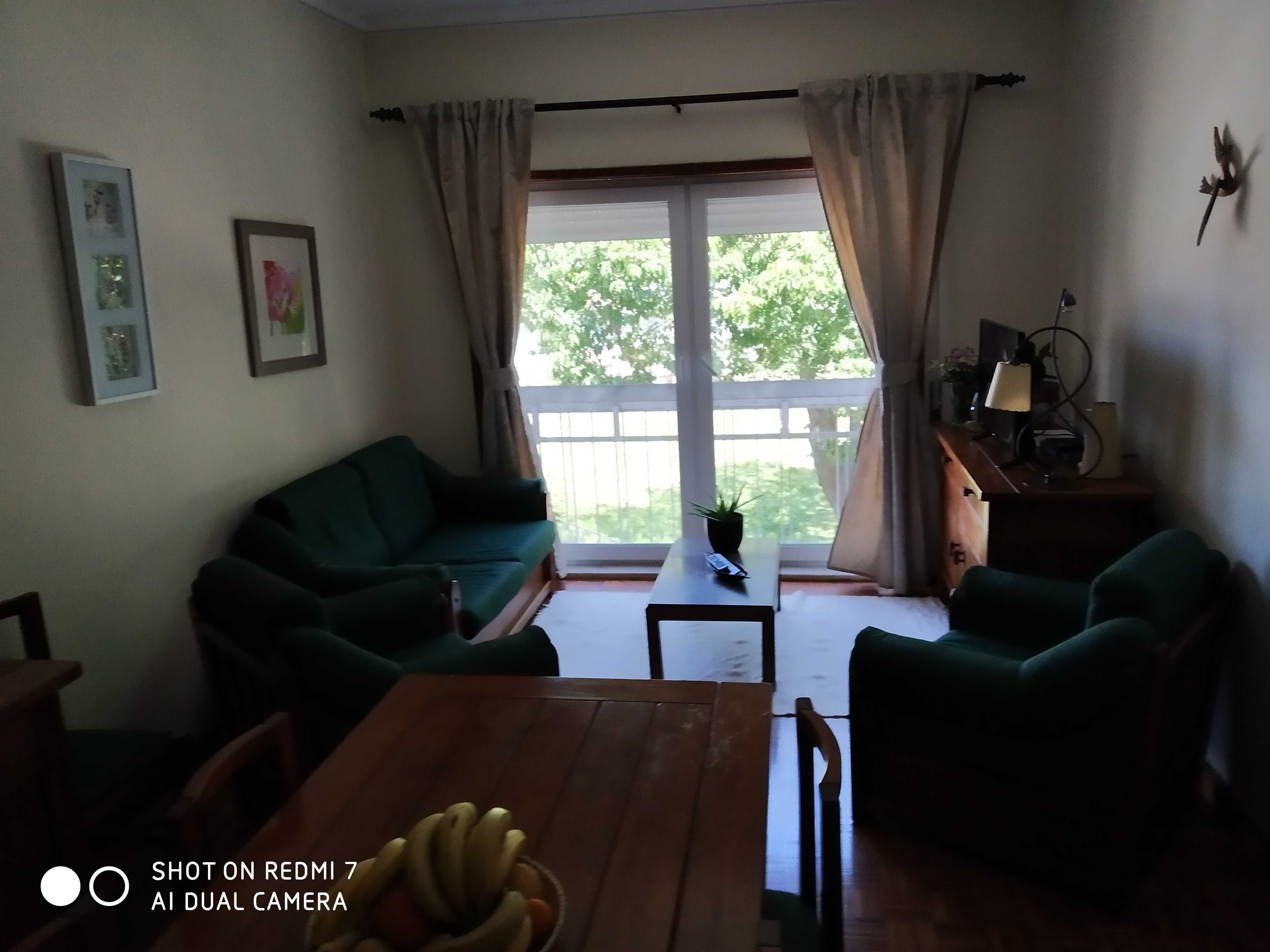 alugo quarto a menina na senhora da hora