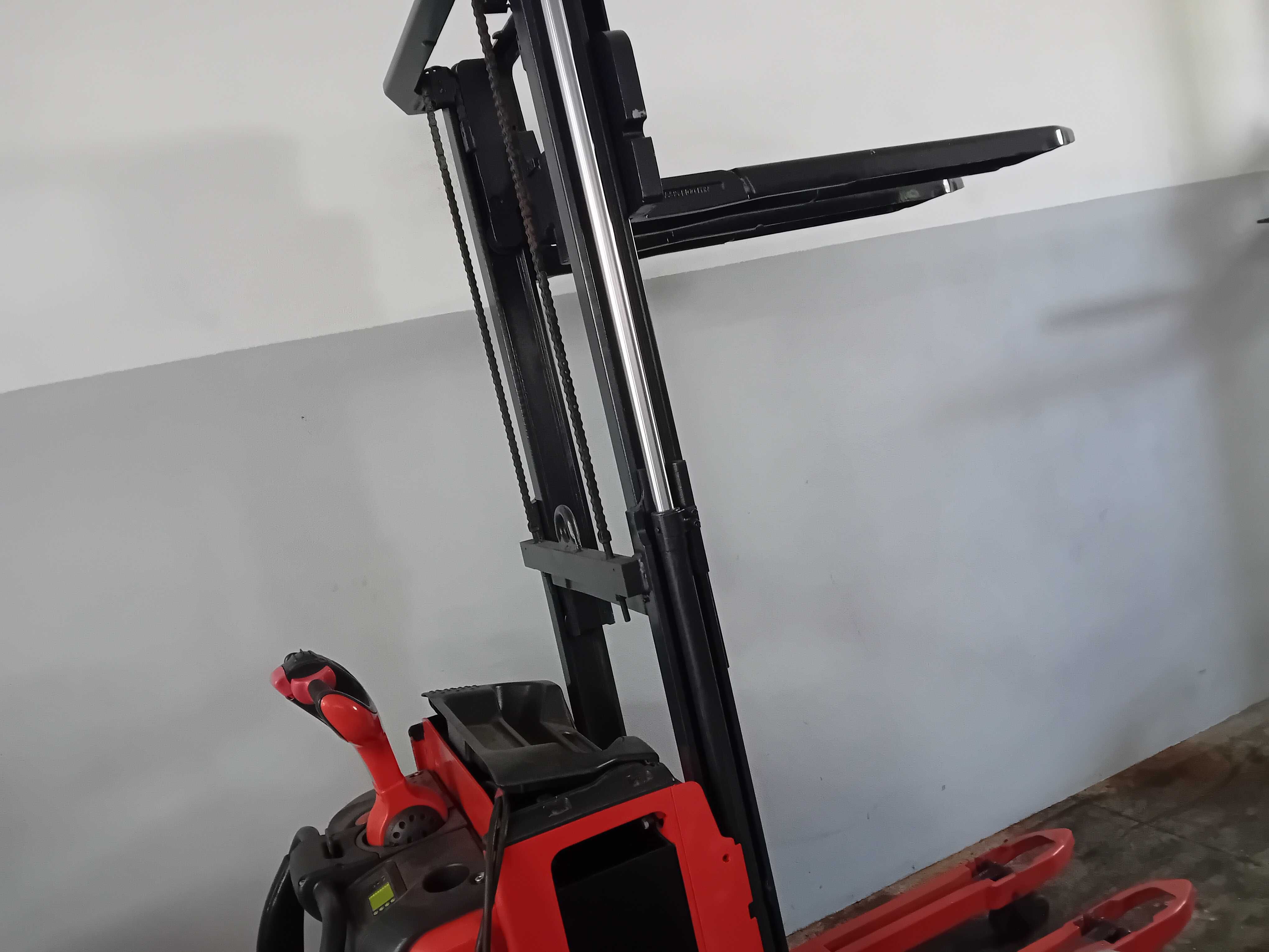 Stacker Linde L14