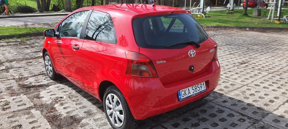 Toyota Yaris 1.0 benzyna idealny stan niski przebieg