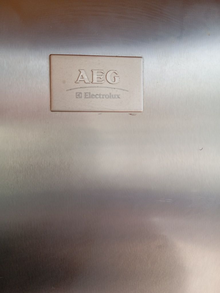 Продам холодильник AEGбв