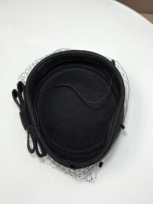 Фетровая шляпка таблетка с вуалью