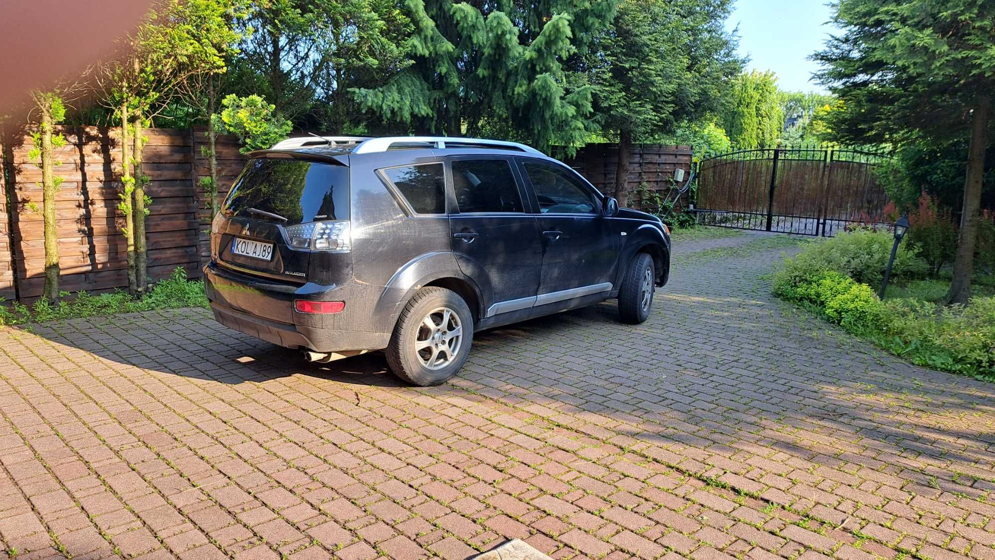 Mitasubichi  Outlander  2,0 dti
