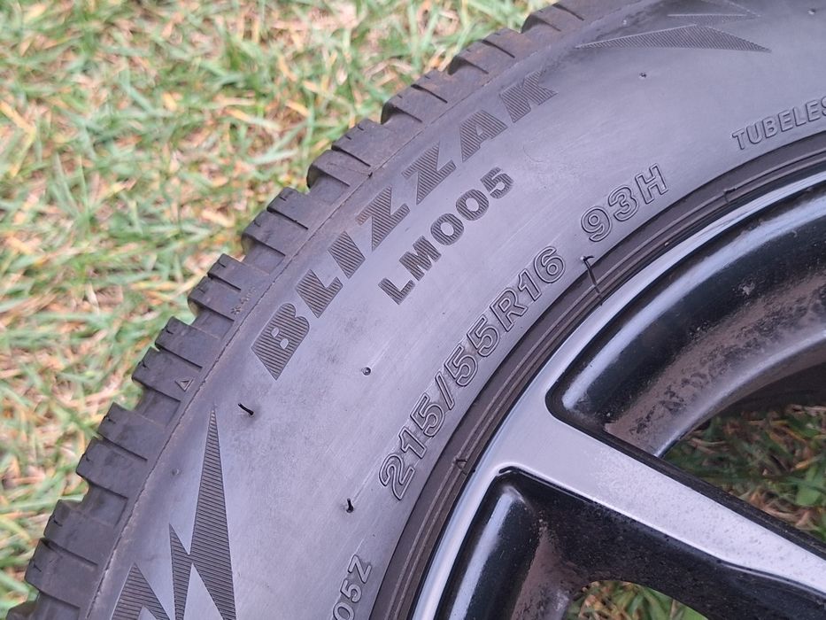 Нова зимова пара шин Bridgestone 215 55 16