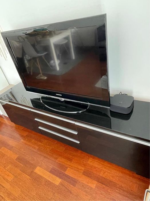 Movél preto moderno