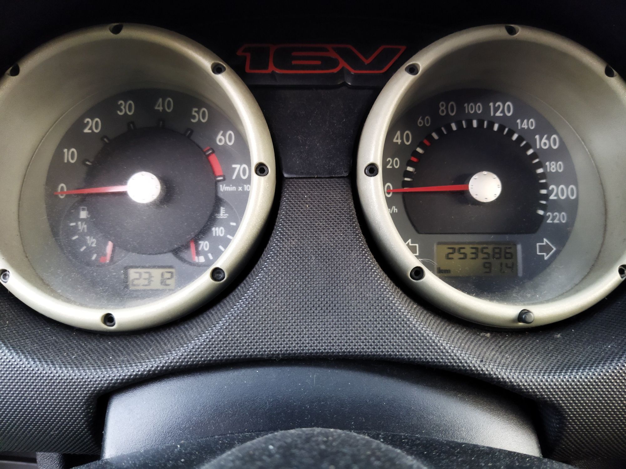 Volkswagen Polo / 6N2 / 1.4 16V 100 KM / 2000 r.