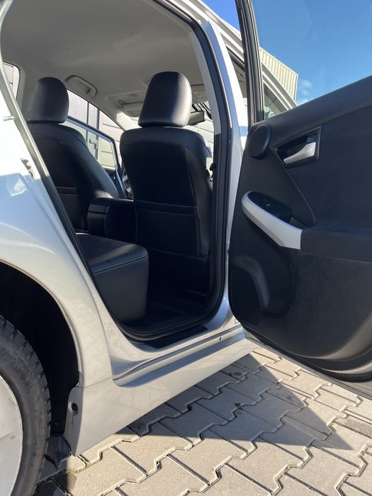 Продається Toyota Prius в технічно відміному стані.