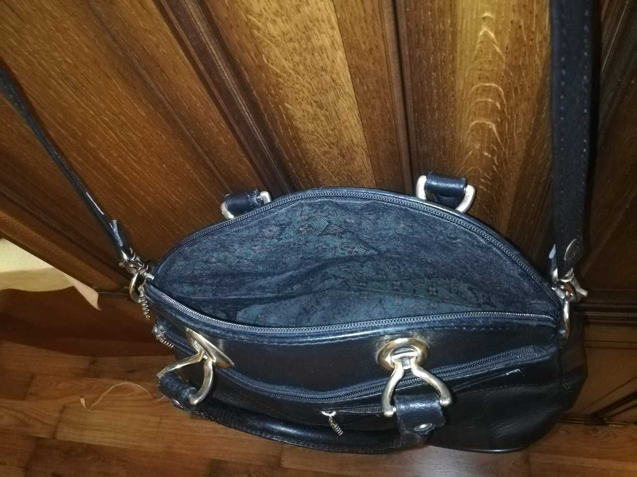 Elegancka, czarna skórzana damska torebka.