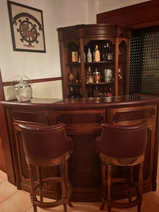 Bar with accessories